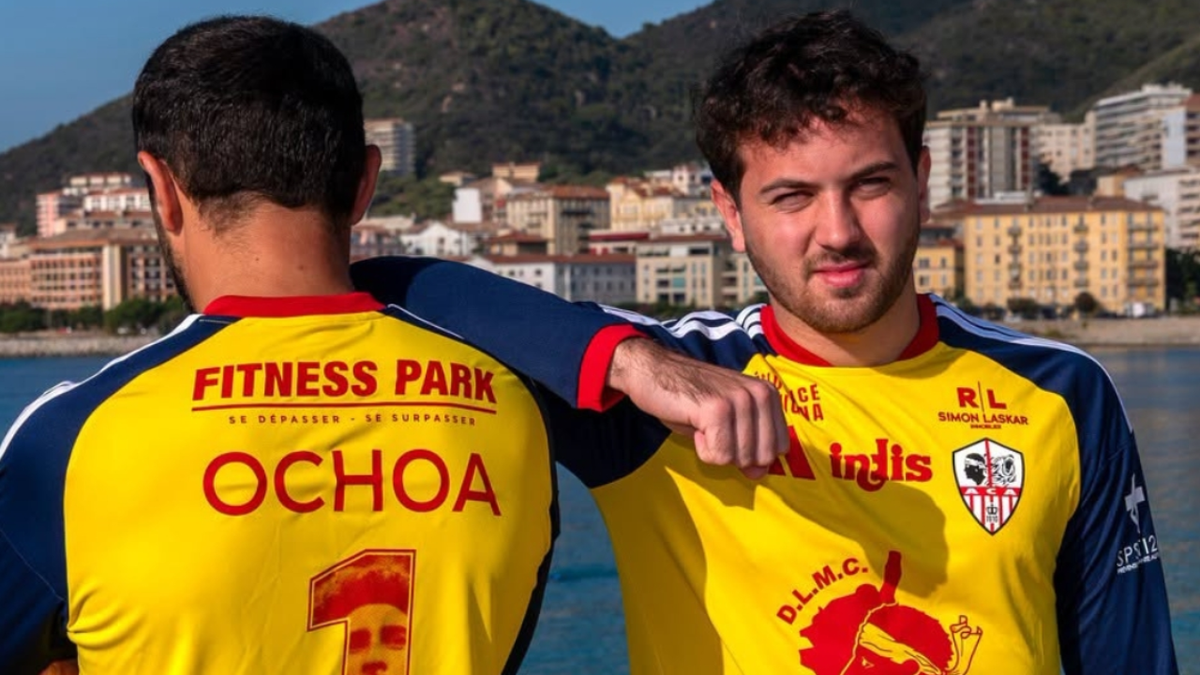 Ajaccio homenajea a Guillermo Ochoa con una camiseta de edición limitada